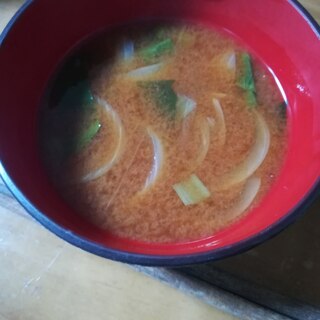 小松菜と玉ねぎのお味噌汁